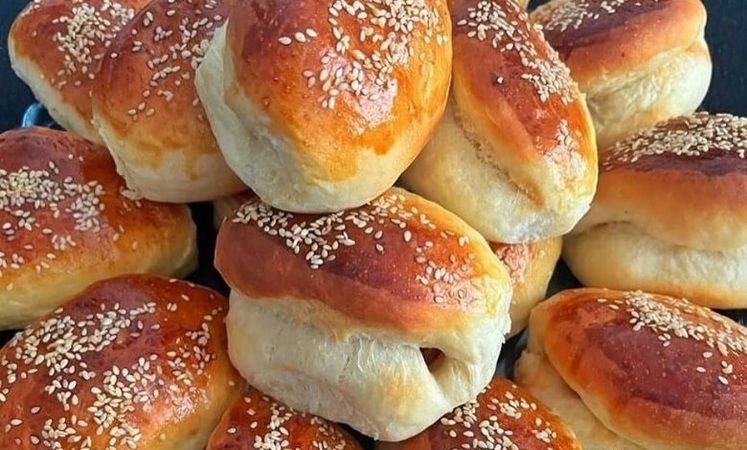 Poğaça pişirirken hamura karıştırın. Kuru olmuyor ve Lezzeti 2'ye katlanıyor 1